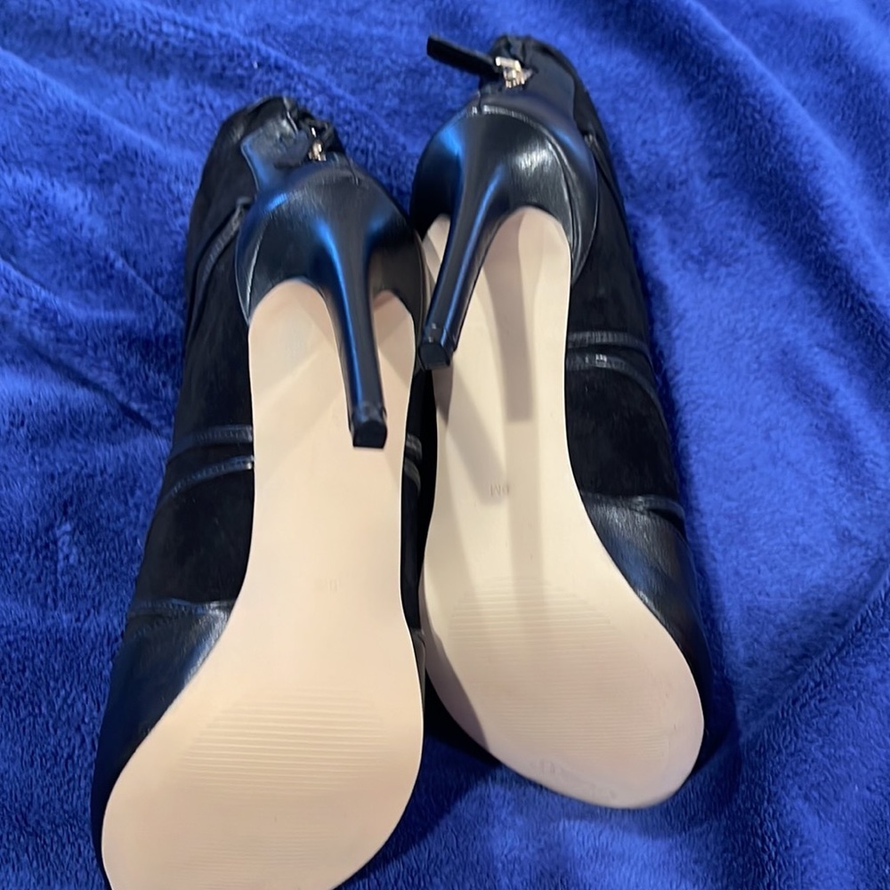 ๐HP๐GUESS BOOTIES ๐ - Picture 9 of 9